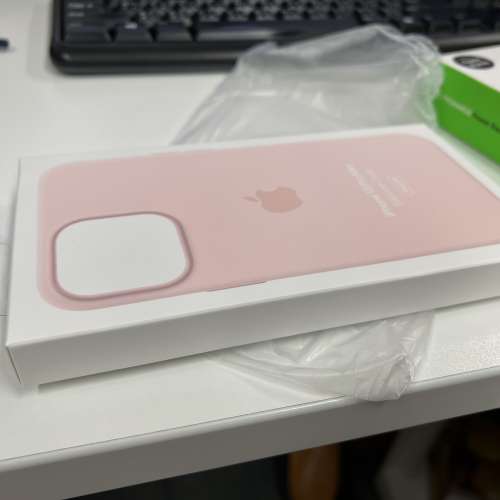 全新原裝：Apple iPhone 13 Pro Max MagSafe 矽膠護殼 - 灰粉紅色