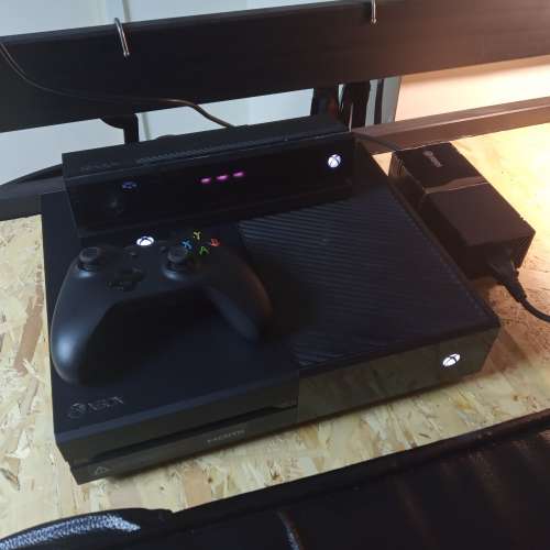 Xbox ONE 1TB 主機連 Kinect 套裝