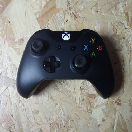 Xbox ONE 1TB 主機連 Kinect 套裝