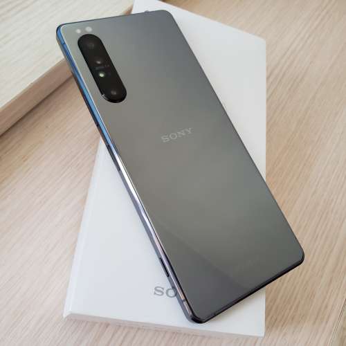 95%新 Sony Xperia 1 II 紫色, 有單全套長保至2022/8， 跟原廠Style cover