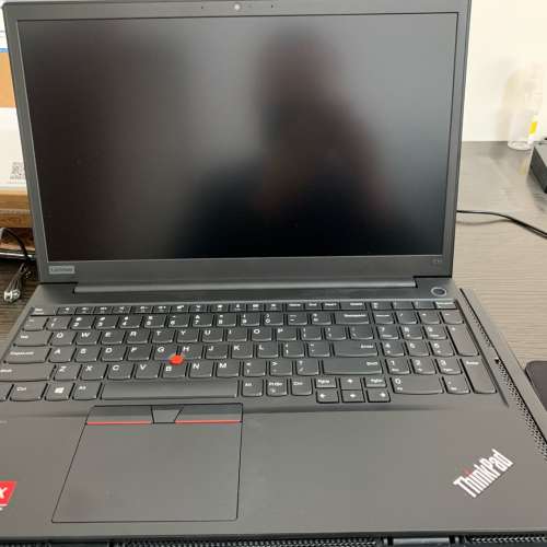 LENOVO ThinkPad E15 i7-10510U 8G 256-SSD NA AMD Radeon RX640 2GB 15.6" 1920x1080