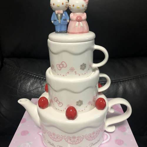 全新Hello Kitty & Daniel結婚陶瓷茶壺連2隻杯