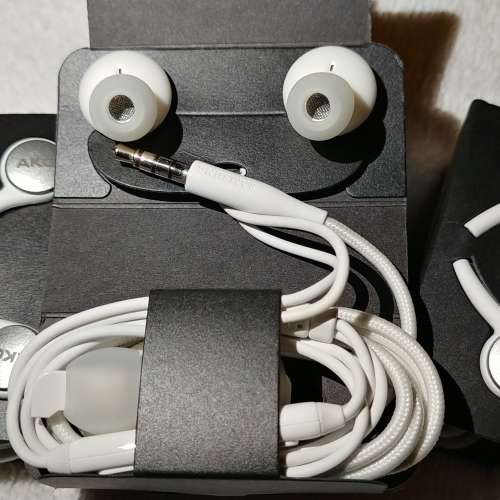 靚聲推介 Samsung AKG S10+ 全新原裝耳機 3.5mm 插口 每件公價$80 全港任何一個港鐵...