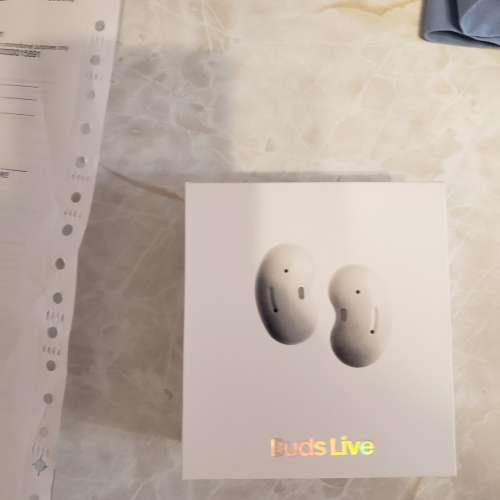 100% new samsung buds live (未開封）