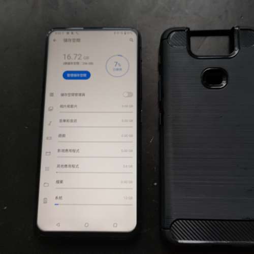 行貨98%黑色 asus zenfone 6 8+256g 雙卡，單機跟手機套，己貼保護貼。真正三卡糟手...