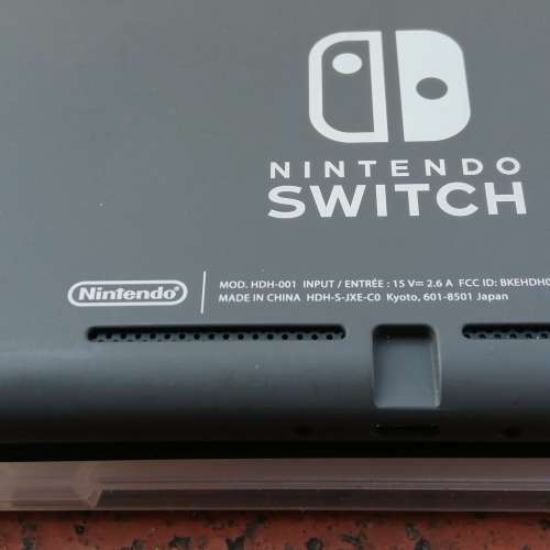 Switch一部 售七百元