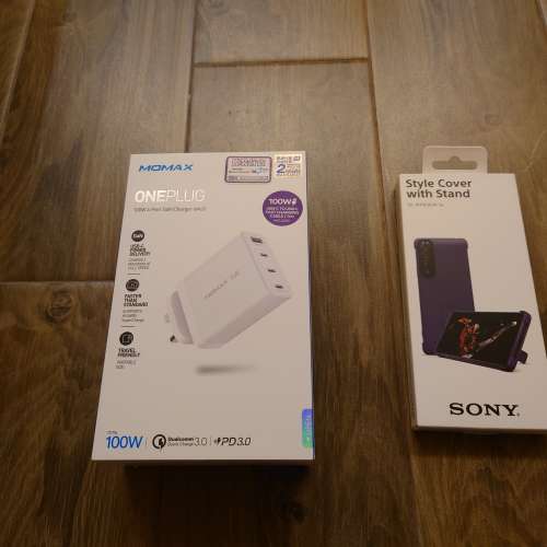 MOMAX ONEPLUG 100W(UM22) Charger + sony 原裝保護case(紫色)