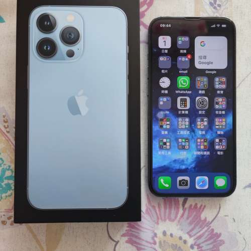 i phone 13 pro 256GB藍色 11月12号衛訊出機有正單連原裝20w無線充電和4個magsafe防...