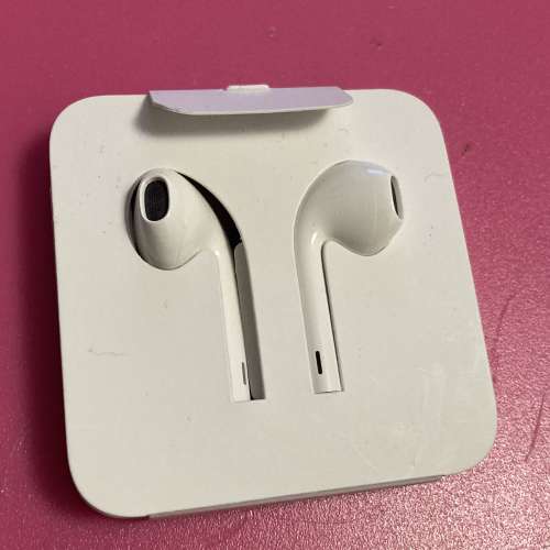 全新Apple EarPods 配備 Lightning 接頭
