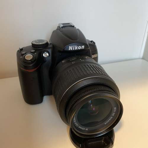 Nikon D5000 + Kit lens (AFs Nikkor DX 18-55 G VR)