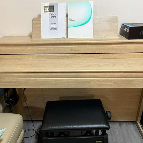 九成九新 Roland HP704 數碼鋼琴