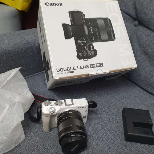 Canon EOS M3 with kit lens , 另 LC-E17 原廠充電器 LC-E6E 充電 charger