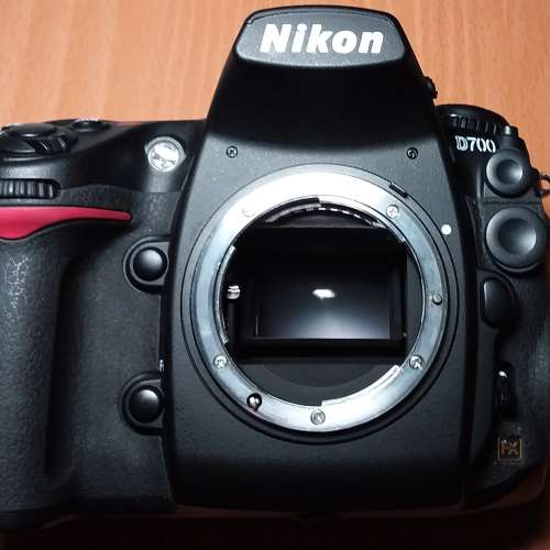 Nikon D700 body + MB-D10