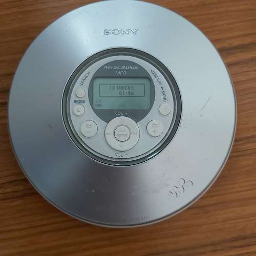SONY D-NE 321 PORTABLE CD PLAYER