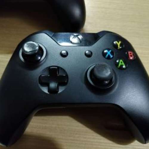 Xbox one 手制x2 (不知好壞）