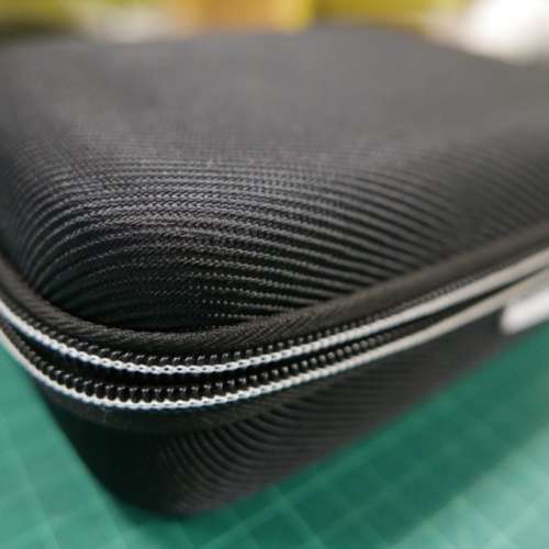 100% New 收納盒 + 兩條 USB C 充電線  （不是售賣 Comica BOOM X-D D2 無線咪 !!! ）