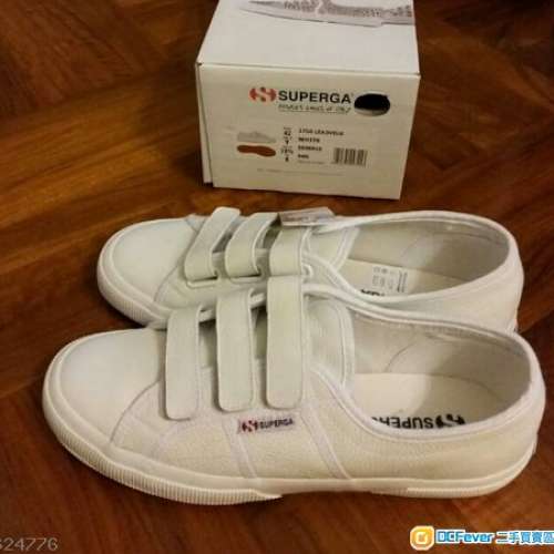 意大利國民鞋Superga，黑，白，各一(只放其中一對)