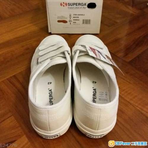 意大利國民鞋Superga，黑，白，各一(只放其中一對)