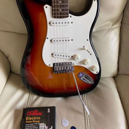 高端LEEKY純手工打造經典款電吉他，原價8xxx人仔，秒殺10000港幣級別吉他！