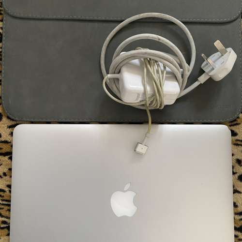 MacBook Pro (Retina, 13-tech, early 2015) 銀色