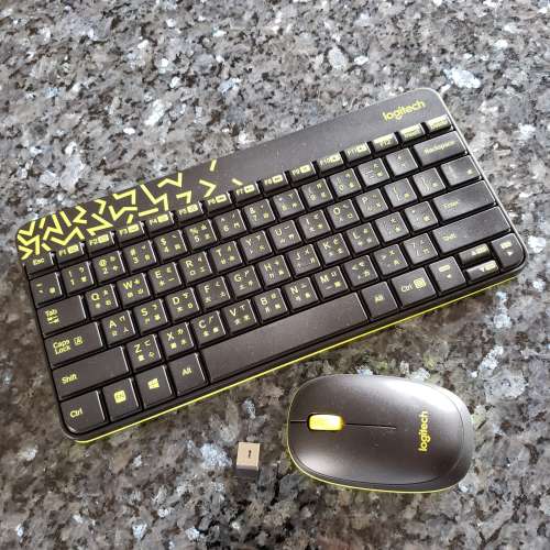 九成九新Logitech 無線keyboard 加mouse
