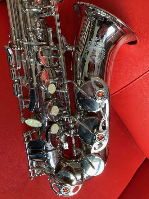 Yamasaki deals alto saxophone