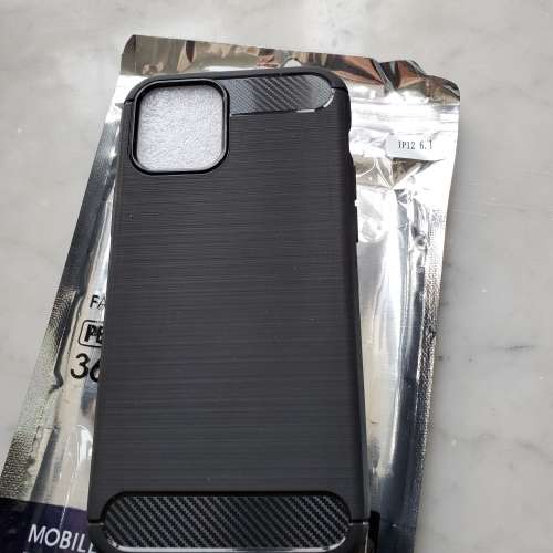 新iPhone 12 / pro 黑色軟膠silicon殼