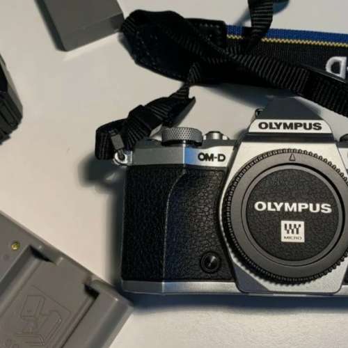99% New Olympus OMD E-M5 MK2 box set