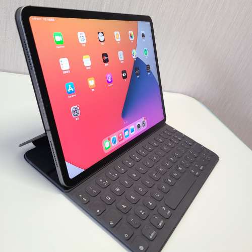 iPad Pro 11吋 第一代 512g 4G插卡版 太空灰 完美無花 連 smart keyboard 3791
