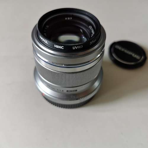 Olympus M4/3 45mm f1.8 lens 鏡頭