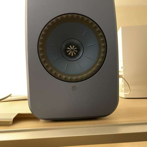 KEF LSX Wireless Airplay 2 Speaker