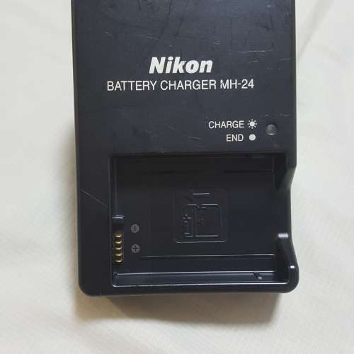 NIKON MH-24