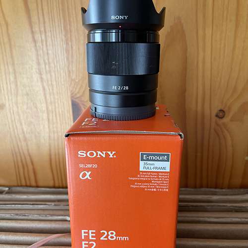 Sony FE28mm F2 + Sony SEL075UWC( (21mm) Ultra Wide Converter