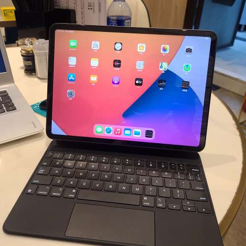 11吋 iPad Pro (2020) 連原裝鍵盤 Wi-Fi 256GB - 太空灰