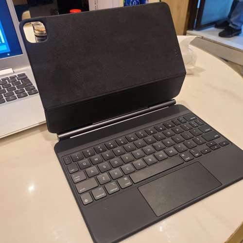 11吋 iPad Pro (2020) 連原裝鍵盤 Wi-Fi 256GB - 太空灰