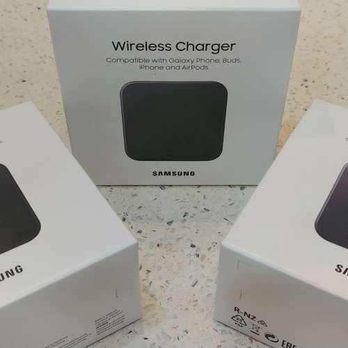 Samsung Wireless Pad Charger 無線充電器 EP-P1300TBEGGB 全新品現貨4件 每件$130