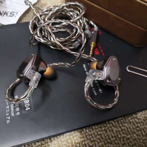 Cayin YB04  四動鐵入耳式耳機行貨全套有盒95%新