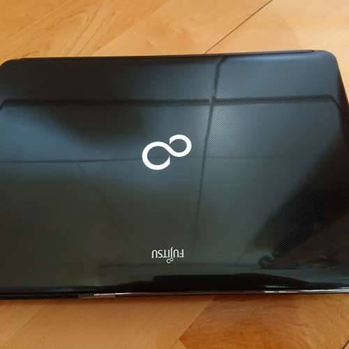 FUJITSU LifeBook SH561 Notebook - Intel Core i5-2450M CPU (2.5 GHz)
