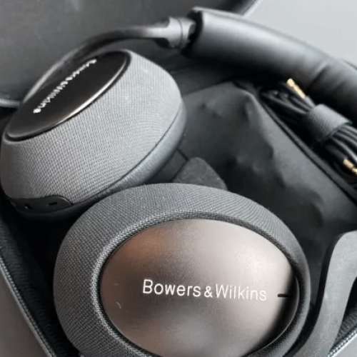 Bowers & Wilkins b&w PX7