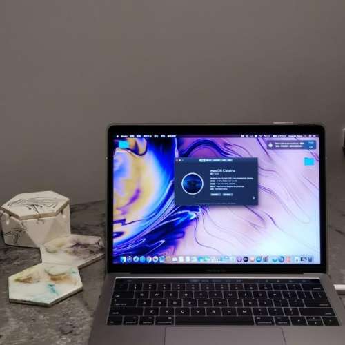 MacBook Pro 2017 有touchbar 灰色