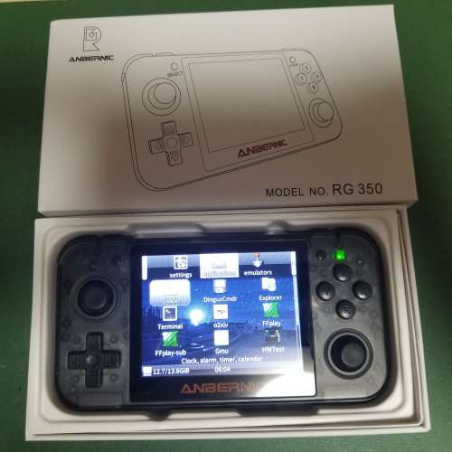 99% rg 350 模擬器遊戲機。跟32gb卡，抄爆過千隻遊戲。全套有盒齊配件。