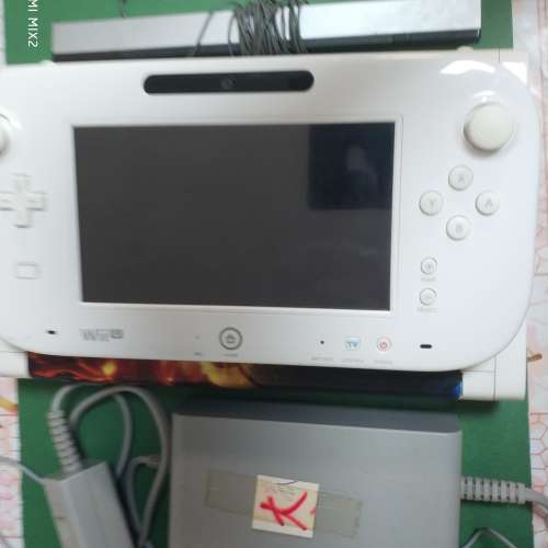 98%白色日版 wii u 32gb 全套齊配件和火牛，己改機。平放。可交換 switch .