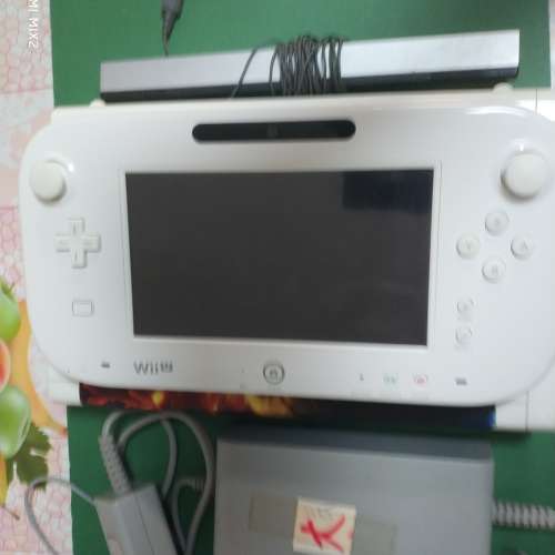 98%白色日版 wii u 32gb 全套齊配件和火牛，己改機。平放。可交換 switch .