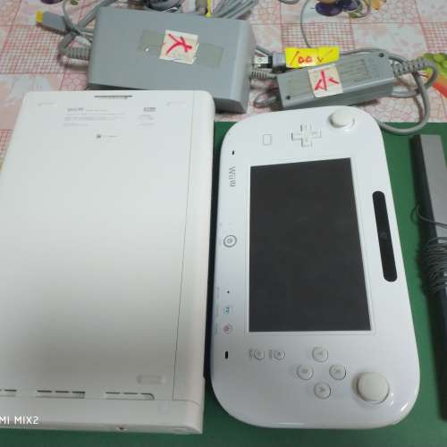 98%白色日版 wii u 32gb 全套齊配件和火牛，己改機。平放。可交換 switch .
