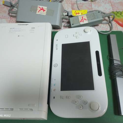 98%白色日版 wii u 32gb 全套齊配件和火牛，己改機。平放。可交換 switch .