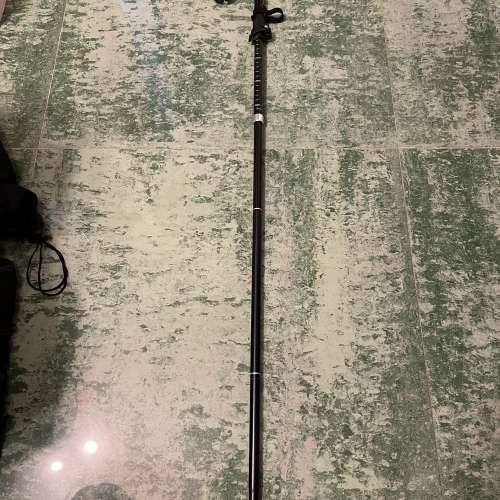 全新摺疊行山杖 黑色或紅色 95-110厘米