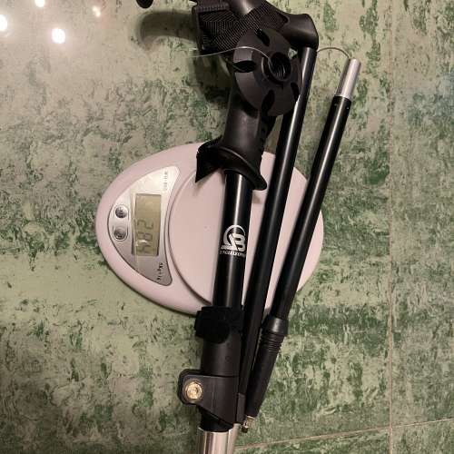 全新摺疊行山杖 黑色或紅色 95-110厘米