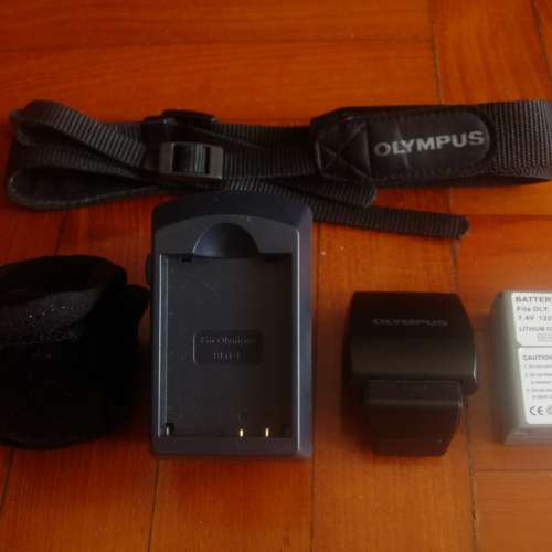 銀色 ~ Olympus OM-D E-M5  無反相機