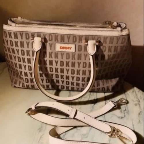 （真皮）全新（牛皮製造）DKNY 購自美國，斯文返工手袋，高貴高級Handbag   長度：...