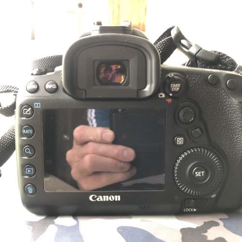 佳能 Canon 5D Mark IV (Full frame) body - 淨機 連三粒Canon原廠電池